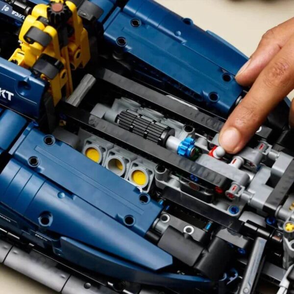 Détail du moteur V6 avec pistons mobiles