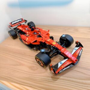 Ferrari SF-24 à l'échelle 1:8