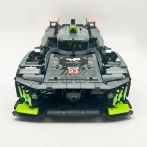 Vue avant de la PEUGEOT 908 Hypercar à l'échelle 1:10.
